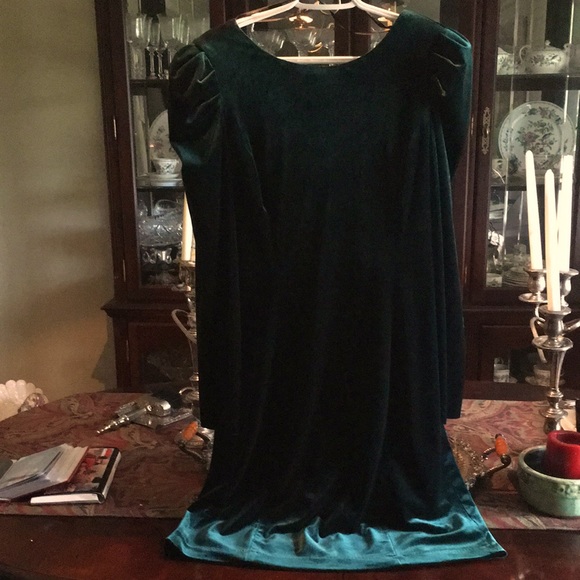 Vince Canute, Green Velvet, Size 16 - Picture 1 of 2